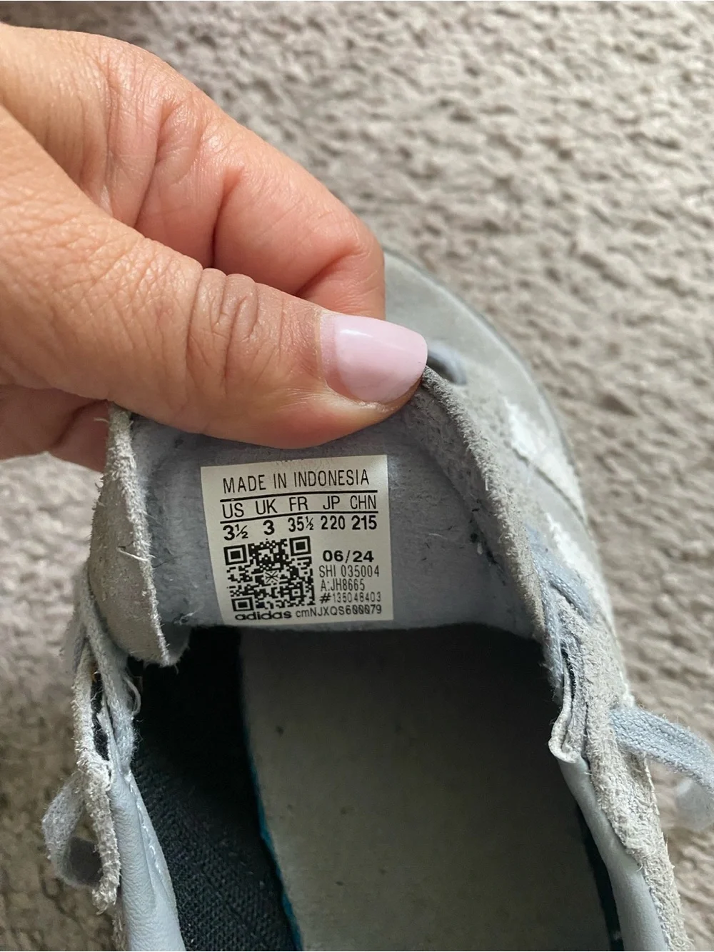 Kids adidas Suede Sneakers in Light Gray with Gum Sole